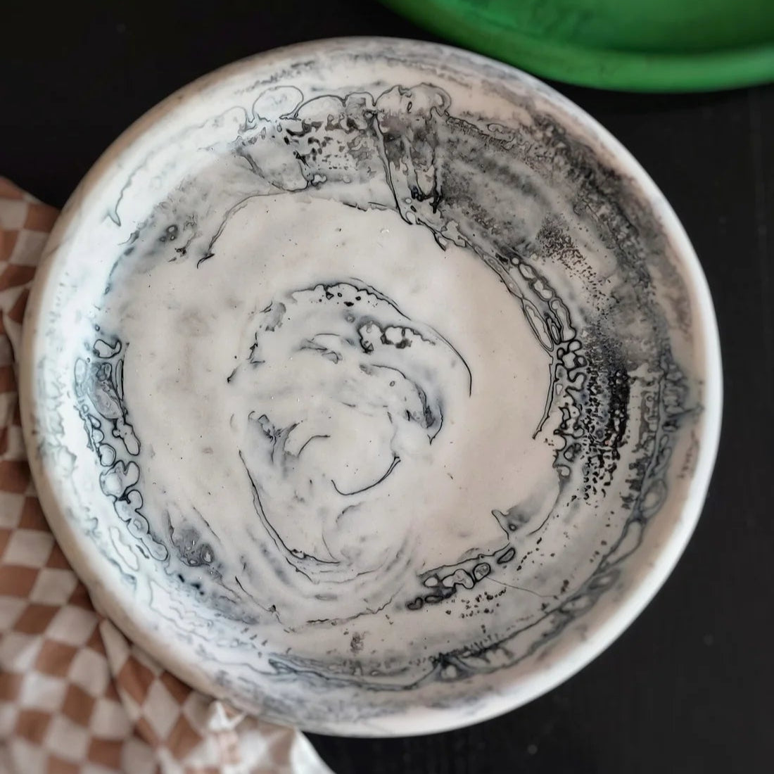 Resin Rimmed Platter XL - Perla (White Swirl)  **PRE ORDER**